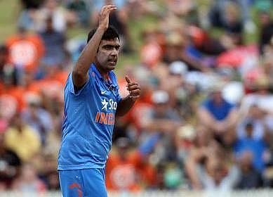 ஒருநாள் போட்டியில் 100-வது விக்கெட்டை சாய்த்தார் அஸ்வின்