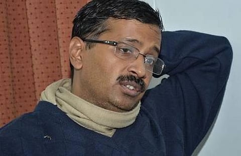 கட்காரி தொடர்ந்த அவதூறு வழக்கு: கேஜ்ரிவாலுக்கு டெல்லி நீதிமன்றம் சம்மன்