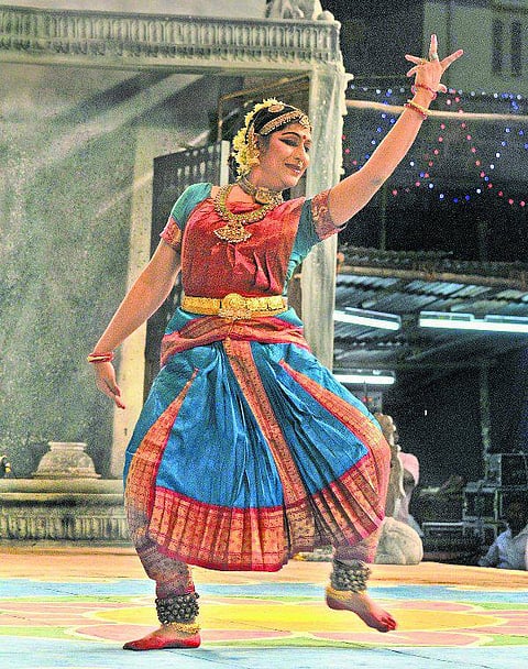 நாட்டியாஞ்சலி: கவனத்தை ஈர்த்த திருநங்கை