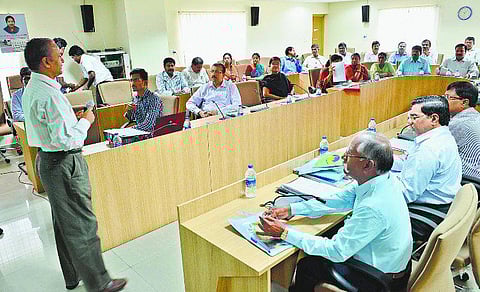 தமிழகத்தில் 30% சாவடிகளில் கேமரா மூலம் கண்காணிப்பு- பிரவீண்குமார் பேட்டி