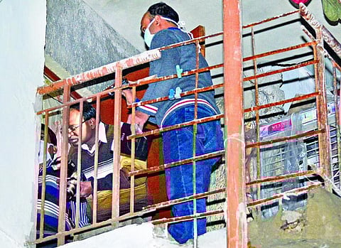 மனைவி, மகன், மகளைக் கொன்று உளவுப் பிரிவு அதிகாரி தற்கொலை