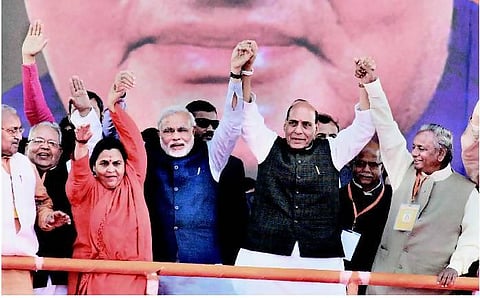 மதச்சார்பின்மை பெயரில் மக்களை  தவறாக வழிநடத்துகிறது காங்கிரஸ்﻿: மோடி குற்றச்சாட்டு﻿