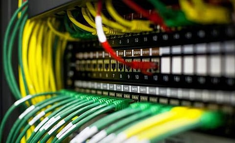 இலவச இணையச் சேவை வழங்கத் திட்டம்