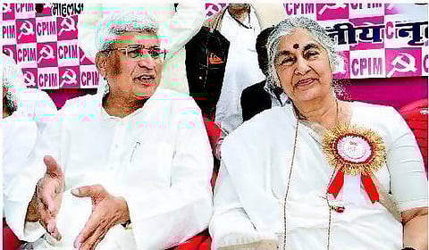 மேற்குவங்கத்தில் இடதுசாரி வேட்பாளர்கள் பட்டியல் வெளியீடு: 42-ல் 26 பேர் புதியவர்கள்﻿