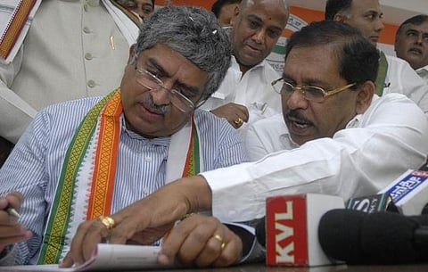 காங்கிரஸில் இணைந்தார் நந்தன் நிலகேணி