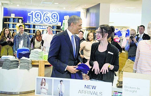 மனைவி, மகள்களுக்காக ஷாப்பிங் செய்த ஒபாமா﻿