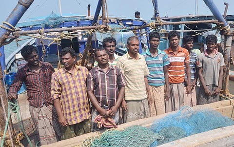 இலங்கையில் விடுவிக்கப்பட்ட 24 தமிழக மீனவர்கள் ராமேஸ்வரம் திரும்பினர்