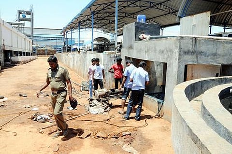 சாய ஆலையில் விஷவாயு தாக்கி 7 தொழிலாளர்கள் மூச்சு திணறி பலி: 8 பேருக்கு தீவிர சிகிச்சை; பெருந்துறையில் உறவினர்கள் மறியல்