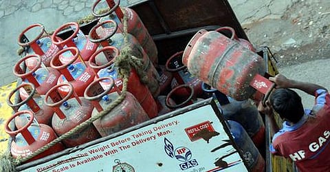 எரிவாயு விலை உயர்வை அரசியலாக்குவதா?- ரிலையன்ஸ் நிறுவனம் கேள்வி