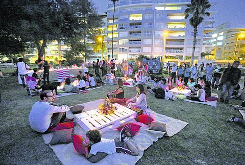 பூமியைக் காக்க விளக்குகளை அணைப்போம்