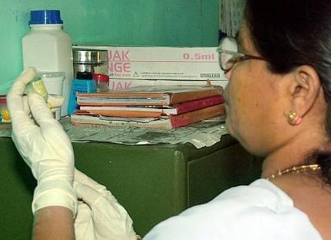 தனியார் மருத்துவமனைகளில் கட்டாயப்படுத்தி போடும் தடுப்பூசிகள்﻿: குழந்தைகள் உடல்நிலை பாதிக்கும் அபாயம்﻿- பெற்றோர் புகார்