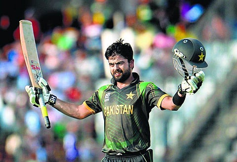 அகமது ஷெஸாத் சதம்: வங்கதேசத்தை வீழ்த்தியது பாக்.