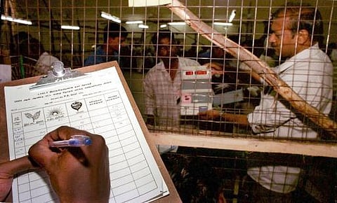 பாஜக கூட்டணிக்கு – 233; காங். கூட்டணிக்கு- 119: கருத்துக் கணிப்பு முடிவுகள் வெளியீடு﻿