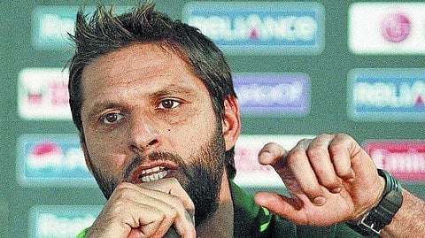 சகவீரர்களை திட்டித் தீர்த்த அப்ரிடி கேப்டன் பதவி வாய்ப்பையும் இழந்தார்﻿