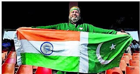 பாக். ரசிகருக்கு சிறப்பு டிக்கெட் வாங்கிக் கொடுத்த தோனி﻿