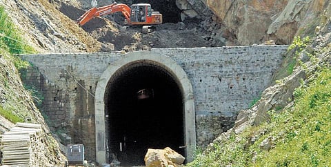 சாலை வசதியைக் கோரும் தென்காசி மக்கள்!