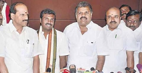 காங்கிரஸாருக்கு ஜி.கே.வாசன் கண்டனம்﻿: ஒரே தொகுதிக்குள் பிரச்சாரம் செய்பவர்களுக்கும் ‘குட்டு’﻿