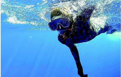 ஆழ்கடலில் விமானத்தை தேடும் நீர்மூழ்கி வீரர்கள்: கறுப்புப் பெட்டியைக் கண்டறிய 4500 அடி ஆழத்தில் சோனார் கருவி﻿