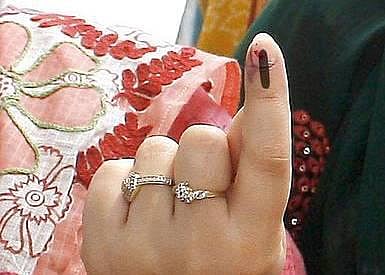 விரல்ல மை இருக்கா?- பெட்ரோல் விலையில் தள்ளுபடி