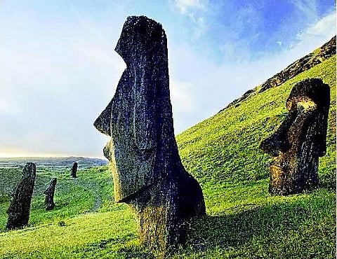 அதிசய உலகம்: சிலைகளுடன் ஒரு மர்மத் தீவு﻿