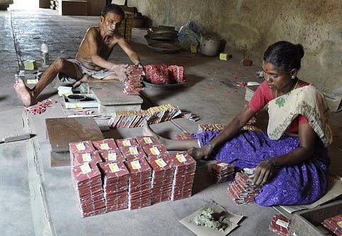 விஸ்வரூபம் எடுக்கும் பட்டாசுத் தொழிற்சாலை விவகாரம்﻿: பலத்தை இழக்கும் காங்கிரஸ்... சாதகமாக்கத் துடிக்கும் கம்யூனிஸ்ட்﻿