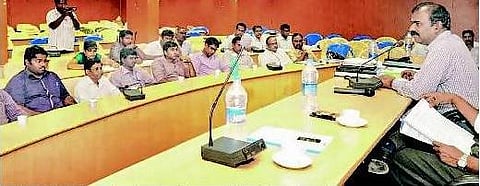 பதற்றமான வாக்குச் சாவடிகள்: காஞ்சி ஆட்சியர் ஆலோசனை﻿