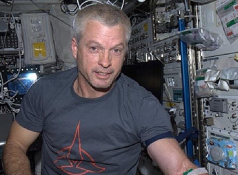 விண்வெளியில் இருந்து ஒரு சுயபடம்!