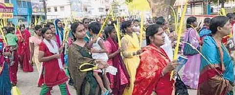 குருத்தோலை ஞாயிறு அனுசரிப்பு தேவாலயங்களில் சிறப்பு திருப்பலி﻿