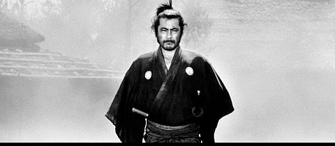 யோஜிம்போ: அமைதியைச் சுமந்துவரும் வீரன்﻿