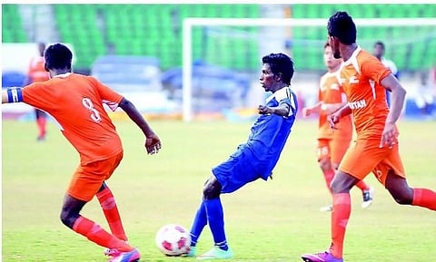 சென்னை லீக் கால்பந்து: தோல்வியில் ஹாட்ரிக் அடித்தது ஈகிள்ஸ்