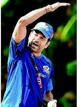 மும்பை இண்டியன்ஸுடன் பயிற்சி மேற்கொண்டார் சச்சின்﻿