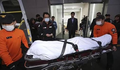 தென் கொரிய கப்பல் விபத்து: இதுவரை 104 பேரின் உடல்கள் மீட்பு