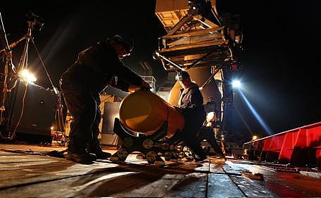 புயல் சின்னத்தால் எம்.எச் 370 விமான தேடல் நிறுத்தம்