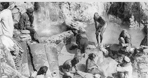 இமயமலையில் வெந்நீர் ஊற்றுகள்﻿