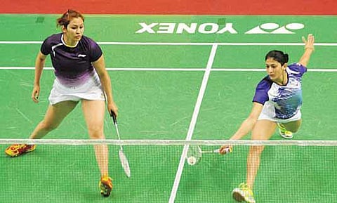 ஆசிய பாட்மிண்டன்: அரையிறுதியில் சிந்து, ஜுவாலா – அஸ்வினி தோல்வி