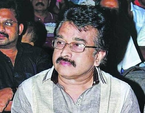 வளர்த்தவர்களை எட்டி உதைக்கும் தொலைக்காட்சிகள்- கேயார் பேட்டி