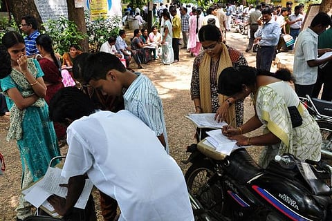 பிளஸ்-2 தேர்வு முடிவால் மனஅழுத்தமா?﻿: உளவியல் ஆலோசனை வழங்குகிறது ‘சினேகா’﻿