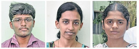 ஆட்டோ ஓட்டுநரின் மகன் ஈரோடு மாவட்ட அளவில் முதலிடம்