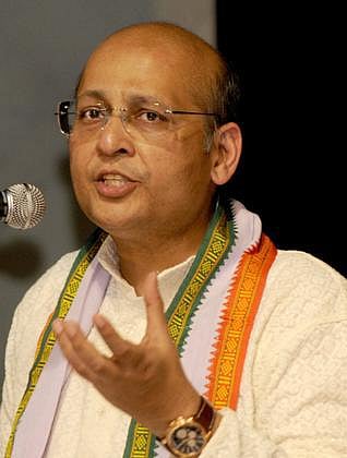 நரேந்திர மோடியை இயக்கும் ரிமோட் கண்ட்ரோல் ஆர்எஸ்எஸ்﻿: அபிஷேக் சிங்வி குற்றச்சாட்டு﻿