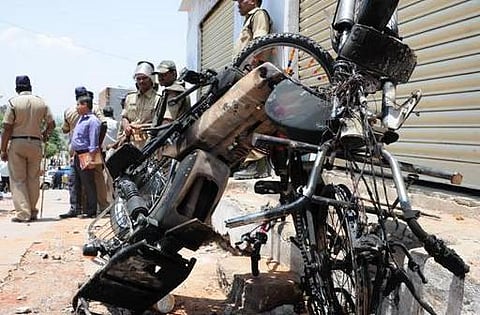 ஹைதராபாத்தில் கலவரம்: போலீஸ் துப்பாக்கிச்சூட்டில் 3 பேர் உயிரிழப்பு