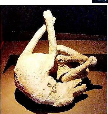 கற்சிலையாக மாறிய மனிதர்கள்!﻿