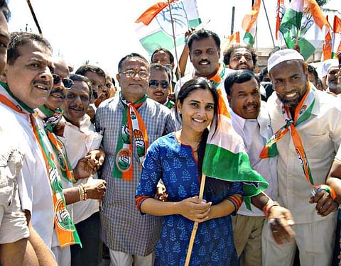 தேர்தலில் வெற்றி பெற நடிகை ரம்யா விடிய விடிய யாகம்﻿