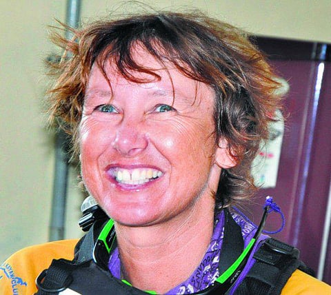 ஒரு பெண், ஒரு படகு, 50,000 கி.மீ﻿