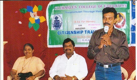 ரத்தம், கண் தான சேவையை ஆத்மார்த்தமாக செய்யும் அகதி- ‘‘ஒருவருக்கு ரத்தம் கொடுக்க பத்துபேர் பறந்தோடி வரணும்’’