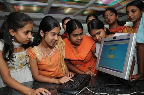 பத்தாம் வகுப்பில் 90.7% தேர்ச்சி: மாநில அளவில் 19 பேர் முதலிடம்