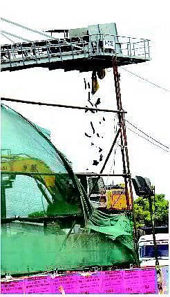 மெட்ரோ சுரங்கப் பாதை கழிவுகளை உயரத்தில் இருந்து கொட்டுவதால் பாதிப்பு﻿: நடவடிக்கை எடுக்க சைதை மக்கள் கோரிக்கை