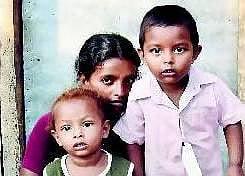 கண்ணீருடன் காத்திருக்கும் மீனவர் குடும்பங்கள்﻿