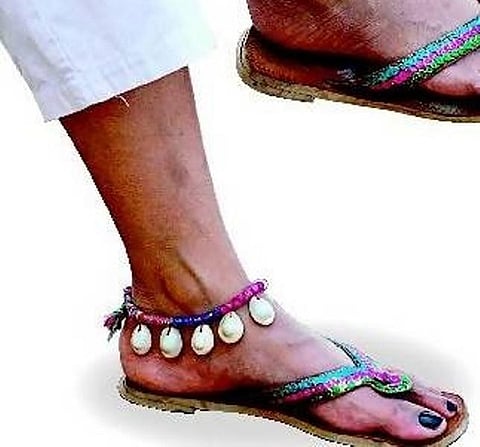 காற்று வாங்கும் காலணிகள்﻿