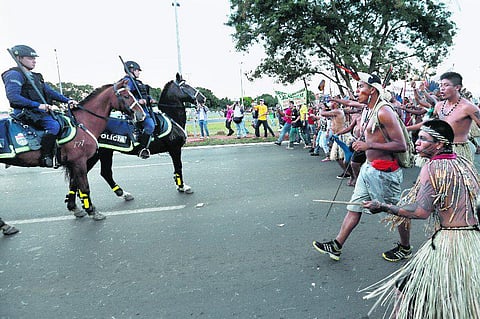 பிரேசிலில் உலகக் கோப்பை கால்பந்துக்கு எதிரான போராட்டம் வலுக்கிறது: பணத்தை விரயம் செய்வதாக குற்றச்சாட்டு