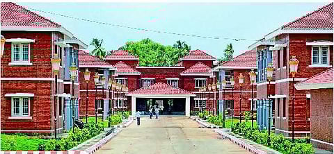 ஸ்ரீரங்கத்தில் ரூ.43 கோடியில் யாத்திரிகர் நிவாஸ்﻿ - இறுதிக்கட்ட பணிகள் நிறைவு: முதல்வர் ஜெயலலிதா விரைவில் திறந்து வைக்கிறார்﻿